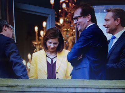 Von links bis rechts, alle Parteien und Politiker koecheln ihr Sueppchen, keiner verhaelt sich verantwortlich, und am besten ist es fuer die, die keine Regierungsverantwortung tragen muessen