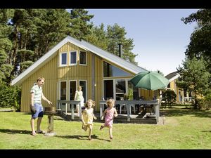 Badesee, Abenteuerspielplatz und Reiterhof erwarten Urlauber im Ferienpark Mirow, nur einer von vielen familienfreundlichen Gastgebern in der Mecklenburgischen Seenplatte Badesee, Abenteuerspielplatz und Reiterhof erwarten Urlauber im Ferienpark Mirow, nur einer von vielen familienfreundlichen Gastgebern in der Mecklenburgischen Seenplatte
