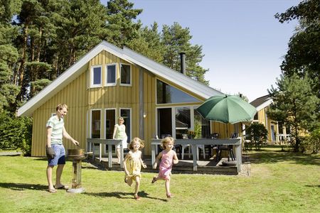 Badesee, Abenteuerspielplatz und Reiterhof erwarten Urlauber im Ferienpark Mirow, nur einer von vielen familienfreundlichen Gastgebern in der Mecklenburgischen Seenplatte