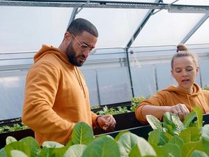 Betriebsleiter Yassine Filali und Biologin Katharina Esche Betriebsleiter Yassine Filali und Biologin Katharina Esche