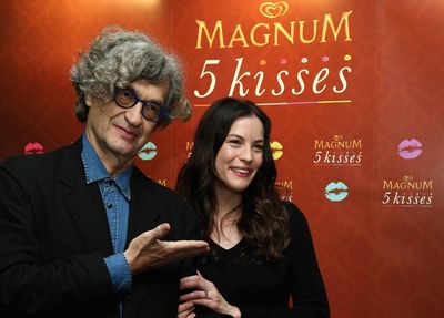 Liv Tyler und Wim Wenders feiern die Premiere ihres Films Magnum 5 Kisses in Cannes