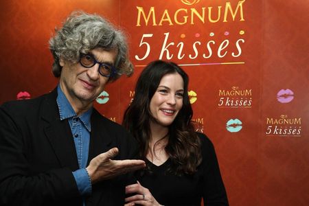 Liv Tyler und Wim Wenders feiern die Premiere ihres Films Magnum 5 Kisses in Cannes