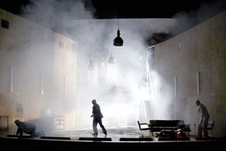 Theater  Augsburg: Die schmutzigen Hände bis zum 16.12.2012