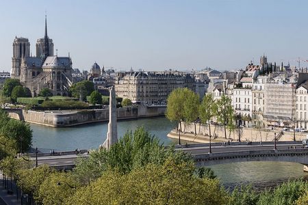 Paris ist die Stadt der verliebten, und der Liebe, zum Valentinstag wollen die meisten nach Paris