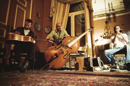 Das Istanbuler Ensemble Hezarfen spielt Musik des türkisch-arabischen Mittelmeerraums