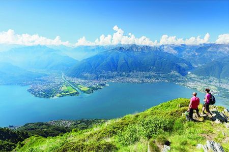 Exotik liegt so nah waehrend Wanderer im Herbst vielerorts durch Schnee stapfen, herrschen im mediterranen Tessin noch die milden Temperaturen des suedlichsten Kantons der Schweiz