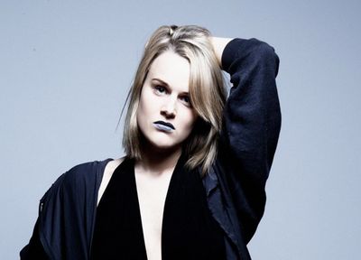 Maria Minerva erfrischt mit elektronischer, halluzinatorischer Popmusik Maria Minerva erfrischt mit elektronischer, halluzinatorischer Popmusik