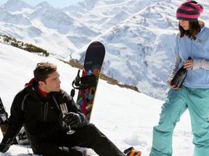 Der renommierte Wintersportort St. Anton am Arlberg in Oesterreich diente Stars wie Felicity Jones oder Ed Westwick als Kulisse und Drehort der Romantikkomoedie Powder Girl Der renommierte Wintersportort St. Anton am Arlberg in Oesterreich diente Stars wie Felicity Jones oder Ed Westwick als Kulisse und Drehort der Romantikkomoedie Powder Girl
