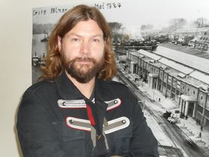 Wenn wir ein Gespräch mit Rea Garvey fuehren, machen wir dann schon Werbung fuer seine Musik Wenn wir ein Gespräch mit Rea Garvey fuehren, machen wir dann schon Werbung fuer seine Musik
