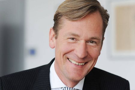 Mathias Doepfner will in Wachstum investieren, um eine langfristige Wertsteigerung zu sichern. Auch ProSiebenSat.1-Chef Max Conze sieht im Digitalgeschaeft sein Wachstum