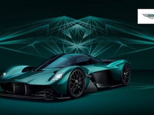 Erstmals seit 2003 hat Aston Martin seine Marke und das Logo überarbeitet Erstmals seit 2003 hat Aston Martin seine Marke und das Logo überarbeitet