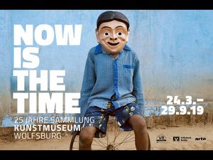 Ein ansteckend froehliches Lachen praegt das Plakatmotiv der Ausstellung Now Is The Time Ein ansteckend froehliches Lachen praegt das Plakatmotiv der Ausstellung Now Is The Time