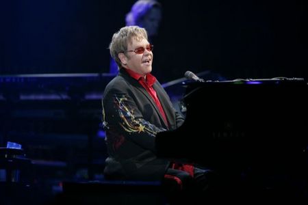 Elton John spielt Konzert in der Nordmole Mainz bei Summer in the city