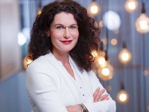 Douglas-CEO Tina Müller kuendigt eine Ausduennung des Filialnetzes an