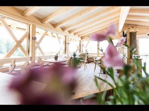 Der Ahner Berghof in Rodeneck laedt nicht nur zur Einkehr ein