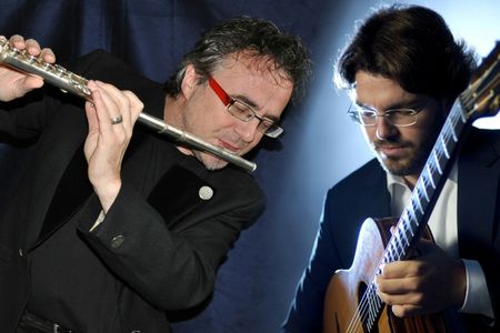 Joscho Stephan ist der erfolgreichste unter den jungen virtuosen Gypsy–Gitarristen. Dirko Juchem ist ein Meister-Floetist.