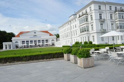 Morgenstimmung und Fruehstueck auf der Terrasse im Grand Hotel Heiligendamm.
