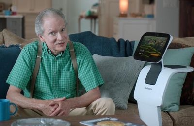 In Zukunft werden Gesundheitsroboter, wie der von Medisana Standart in unserm Zuhause als Pflegehelfer