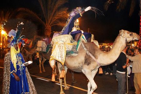In Spanien bringen die Heiligen Drei Koenige die Weihnachtsgeschenke – auf Lanzarote sogar per Kamel