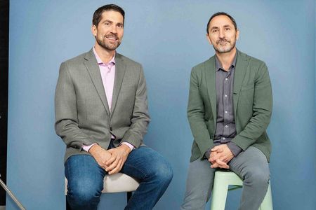 Es ist kaum mehr moeglich, saemtliche Agenturen aufzuzaehlen, die Accenture Interactive in den vergangenen Jahren aufgekauft hat. Brian Whipple, CEO von Accenture Interactive und David Droga