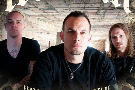Mark Tremonti zählt zu den bedeutendsten Gitarristen der Gegenwart. Der virtuose Rock-Allrounder, der mit seinen Bands Creed und Alter Bridge weltweit mehr als 40 Millionen Tonträger verkaufte, sucht stets neue Nuancen in seiner künstlerischen Arbeit.