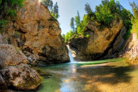 Die Buchenegger Wasserfaelle sind gerade im Sommer beliebtes Ziel der gefuehrten Wanderungen des 5-Sterne-Hotels Allgaeu Sonne in Oberstaufen