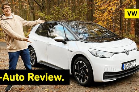 In puncto verkaufter E-Fahrzeuge könnte Volkswagen aktuellen Prognosen zufolge Tesla bereits 2025 eingeholt haben