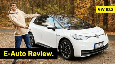 In puncto verkaufter E-Fahrzeuge könnte Volkswagen aktuellen Prognosen zufolge Tesla bereits 2025 eingeholt haben