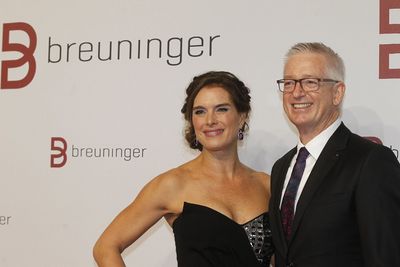 Willy Oergel und Brooke Shields bei Breuninger im Koe-Bogen
