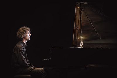 Pianist Bernd Glemser am Fluegel - zu Gast in Rostock