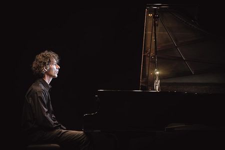 Pianist Bernd Glemser am Fluegel - zu Gast in Rostock