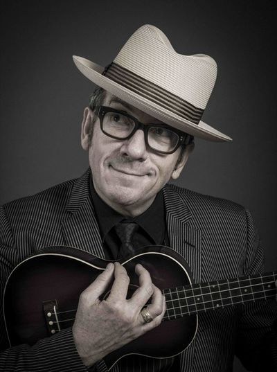 Elvis Costello gibt Konzert im Posthof Linz
