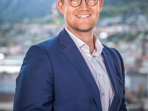 Mit 32 Jahren ist Fabian Ultsch General Manager des ADLERS Lifestyle-Hotel Innsbruck/Tirol Mit 32 Jahren ist Fabian Ultsch General Manager des ADLERS Lifestyle-Hotel Innsbruck/Tirol