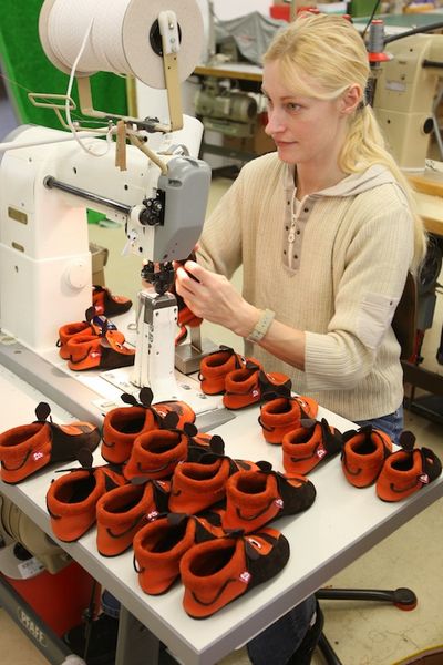 Pololo Kinderschuhe in der Produktion