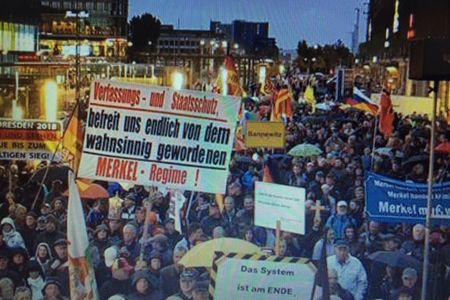 Bei der Pegida-Demonstration in Dresden waren 20.000 Teilnehmer auf die Straße gegangen