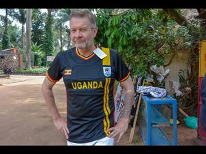 Unser Autor Soenke C Weiss vor wenigen Tagen in Uganda Unser Autor Soenke C Weiss vor wenigen Tagen in Uganda