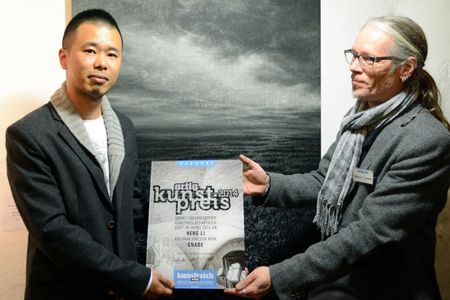 artig kunstpreistraeger Heng Li mit artig-Vorsitzendem Stephan A. Schmidt.