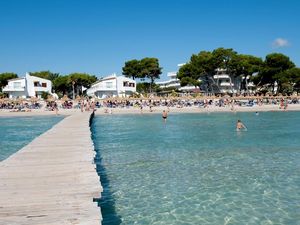 Familienurlaub mit direktem Strandzugang – während die Jüngsten Sandburgen bauen, entspannen Eltern im Grupotel Los Príncipes & Spa an Mallorcas Nordostküste Familienurlaub mit direktem Strandzugang – während die Jüngsten Sandburgen bauen, entspannen Eltern im Grupotel Los Príncipes & Spa an Mallorcas Nordostküste