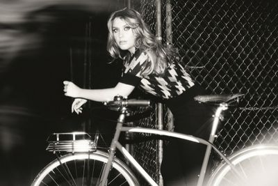 Ella veroeffentlicht ihr Album Chapter One