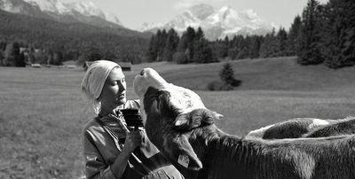 Film Still Uschi mit Kuh