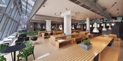 East Village Eatery Düsseldorf, stylische und großzügige Dependance des Knowledge Netzwerks in Heerdt.