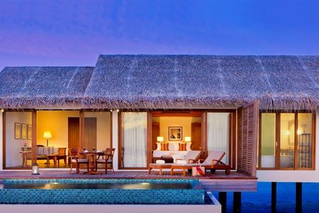 The Residence Maledives Watervilla Terasse mit Pool