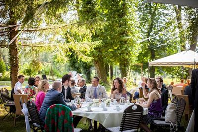 Location für ein Hochzeitsfest in exklusivem Ambiente ist das Schlossgut Oberambach am Starnberger See in Oberbayern