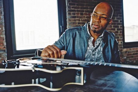Lionel Loueke gibt Konzert in Frankfurt