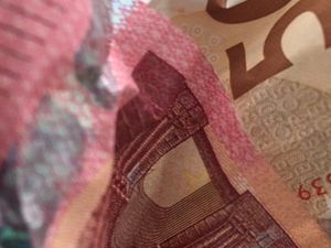 Das ist schnell passiert, kein Geld, und schon steht der Gerichtsvollzieher vor der Tuer, und die Wohnung ist weg Das ist schnell passiert, kein Geld, und schon steht der Gerichtsvollzieher vor der Tuer, und die Wohnung ist weg