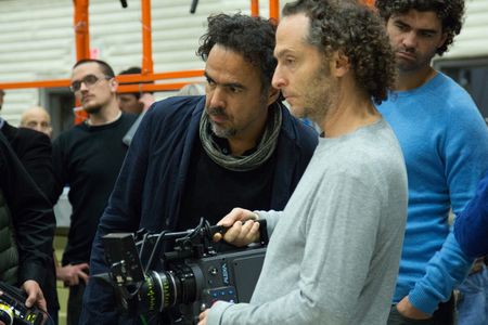 Birdman am Filmset mit Alejandro González Iñárritu
