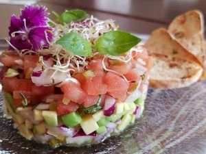 Im Restaurant Raw & Grill – The Brasserie im Hotel Cort in Mallorcas Hauptstadt Palma ist der Name Programm: Sowohl rohe Köstlichkeiten als auch Herzhaftes vom Grill stehen auf der Speisekarte Im Restaurant Raw & Grill – The Brasserie im Hotel Cort in Mallorcas Hauptstadt Palma ist der Name Programm: Sowohl rohe Köstlichkeiten als auch Herzhaftes vom Grill stehen auf der Speisekarte