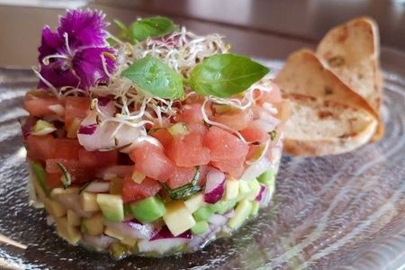 Im Restaurant Raw & Grill – The Brasserie im Hotel Cort in Mallorcas Hauptstadt Palma ist der Name Programm: Sowohl rohe Köstlichkeiten als auch Herzhaftes vom Grill stehen auf der Speisekarte