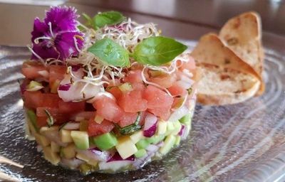 Im Restaurant Raw & Grill – The Brasserie im Hotel Cort in Mallorcas Hauptstadt Palma ist der Name Programm: Sowohl rohe Köstlichkeiten als auch Herzhaftes vom Grill stehen auf der Speisekarte