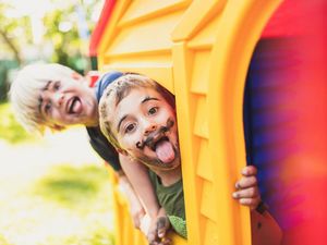 Der separate Outdoor-Bereich samt kindgerechtem Entertainment-Programm im Bodenmaiser Hof/Bayerischer Wald bietet genug Platz zum Toben Der separate Outdoor-Bereich samt kindgerechtem Entertainment-Programm im Bodenmaiser Hof/Bayerischer Wald bietet genug Platz zum Toben